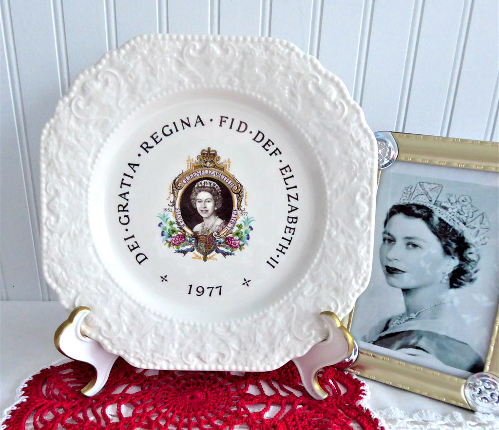 1977 Silver Jubilee Queen Elizabeth II Large Plate London Blue