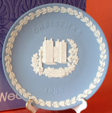 Wedgwood 1982 Lambeth Palace Christmas Plate Original Box Blue And White Jasperware