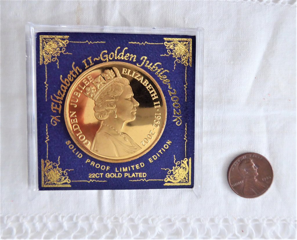 Queen Elizabeth II Gold Jubilee Commemorative Medallion Mint Cased Med –  Time Was Antiques