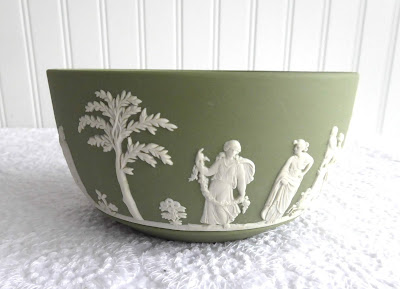 https://timewasantiques.net/collections/wedgwood/products/wedgwood-england-bowl-green-jasperware-5-inch-greco-roman-1979-sacrifice-figures