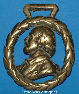 https://timewasantiques.net/products/horse-brass-william-shakespeare-england-souvenir-1920s-harness-ornament?_pos=1&_sid=67e890321&_ss=r