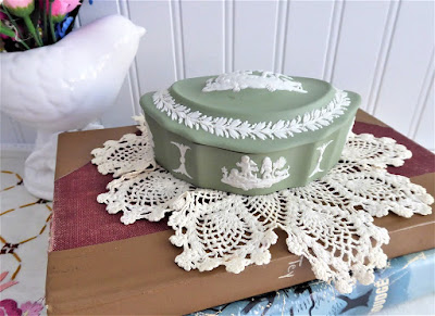 https://timewasantiques.net/collections/wedgwood/products/wedgwood-green-jasperware-lidded-box-1975-cherubs-domed-marquise-shape