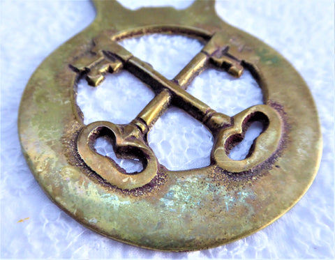 Edwardian Horse Brass Crossed Keys Peerless England 1900 Harness