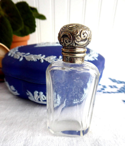 Edwardian Sterling Silver Lid Perfume Sal Volatile Bottle Hand Engraved 1902 Repousse