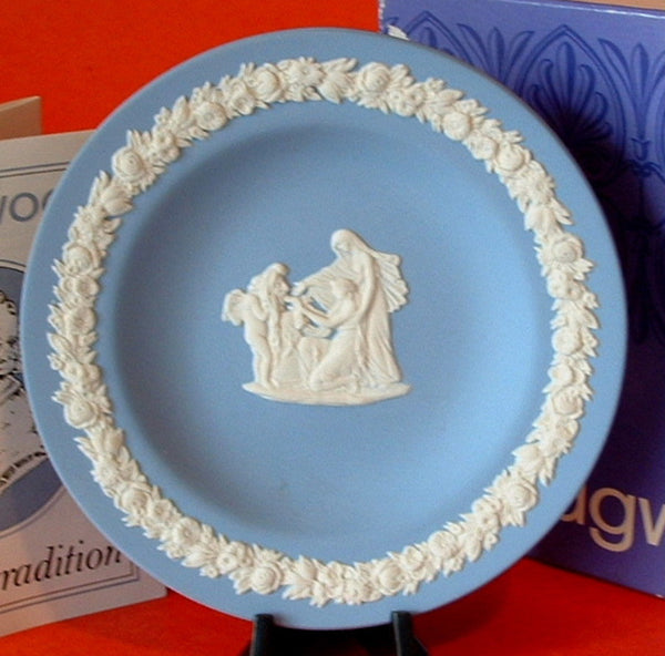 Wedgwood | 1970's | Vintage Jasperware | Round Blue Small store Plate | Cupid as Oracle | Neoclassic depiction | Made in England