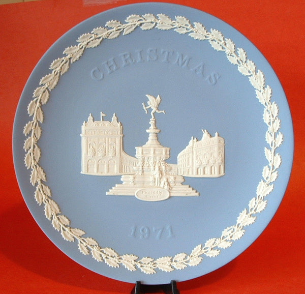 Wedgwood England Jasperware Christmas Plate 1971 Piccadilly Circus London Blue And White