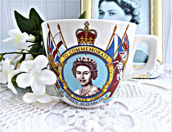 Cup Silver Jubilee Queen Elizabeth II Grindley 1977 Royal Souvenir