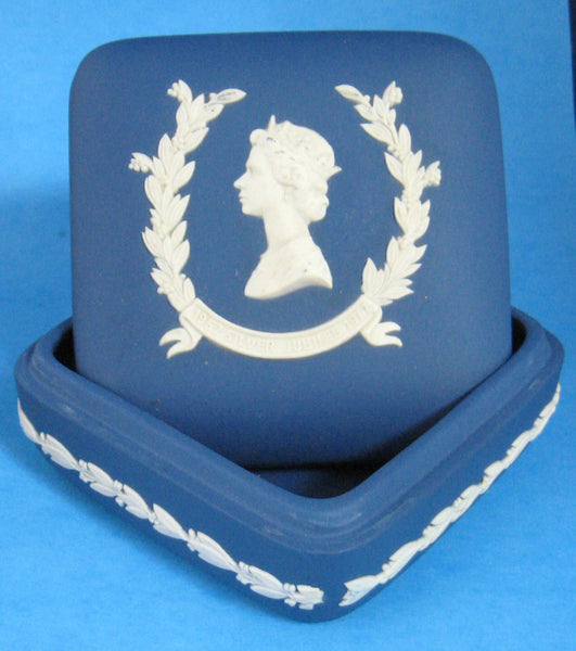 Silver Jubilee 1977 Blue Jasperware Square Wedgwood Lidded Box Queen  Elizabeth II