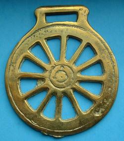 Wagon Wheel Horse Brass Geometric England Souvenir Pub Brass 1950s