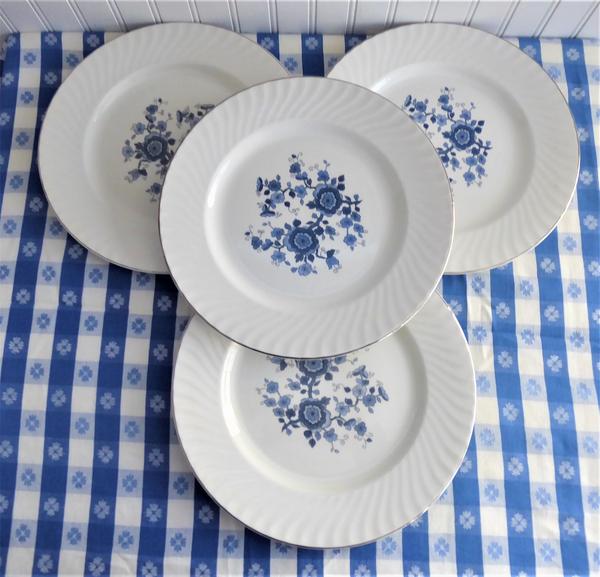 E Wedgwood 4 Gorgeous Royal Blue Floral Dinner Plates 10 Inches 1960s