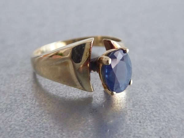 1 Carat Sapphire Ring 14k Oval Blue Sapphire Solitare 1970s 14kt Gold