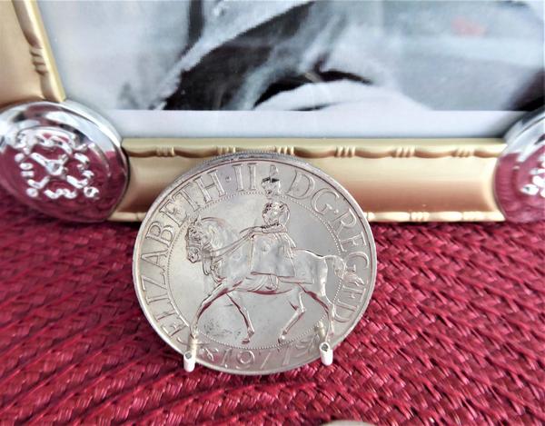 Queen Elizabeth II Silver Jubilee Crown 1977 Silver Souvenir Coin In Sleeve