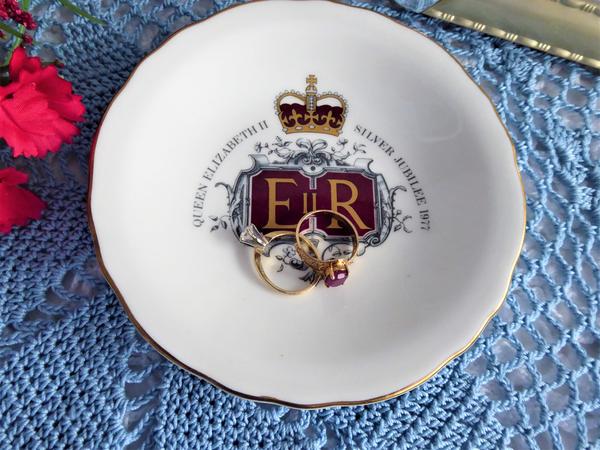 Trinket Dish Queen Elizabeth II Silver Jubilee 1977 England Royal Grafton Bone China