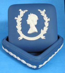 Silver Jubilee 1977 Blue Jasperware Square Wedgwood Lidded Box Queen Elizabeth II