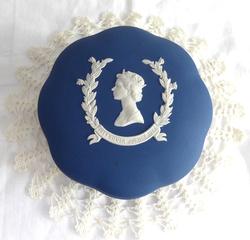 Queen Elizabeth II Wedgwood Jasperware Powder Box Silver Jubilee 1977 Dark Blue