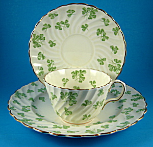 Shamrocks Cup And Saucer With Plate Aynsley England 1939-1959 (Image1)