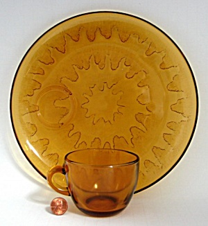 Amber Sunburst Snack Sets 4 Indiana Glass Sunburst 4 Plates 4 Cups (Image1)