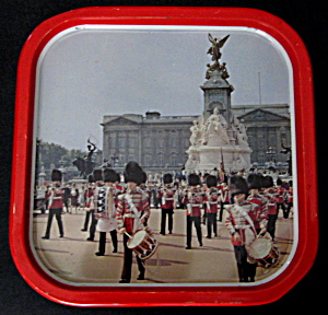 Tin Souvenir Tray Metal Buckingham Palace Bands Queen's Guards 1970s (Image1)