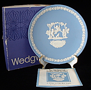 Mothers Day 1982 Wedgwood Jasper Plate Cherubs With Box (Image1)