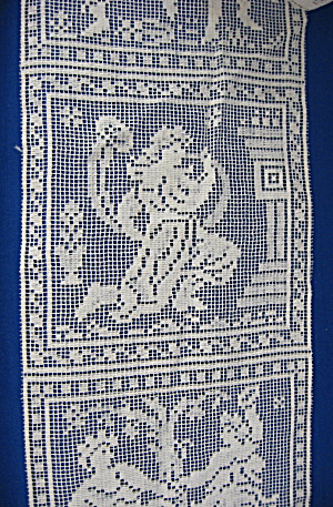 Filet Lace Insertion Panel 2 Motifs 7 Squares Antique (Image1)