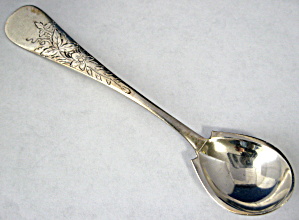 Master Salt Spoon Engraved Silverplate Pairpoint Leaves (Image1)