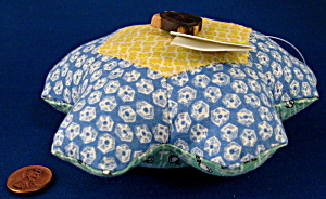 Pincushion Vintage Fabrics Hand Made Wood Button Trim (Image1)