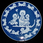 Click to view larger image of Royal Copenhagen Mother's Day Plate 1974 Eskimo Dogs (Image1)